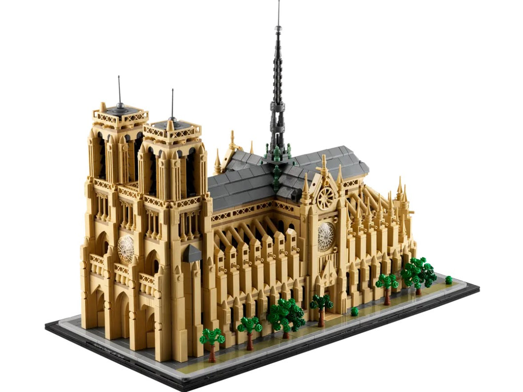 21061 Notre-Dame de Paris